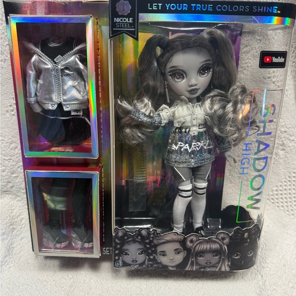NIB Shadow High Series 1 Nicole Steel Doll - Picture 1 of 5